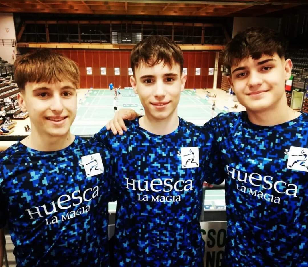 Los tres jugadores del Bádminton Huesca La Magia firmaron un gran torneo en Italia