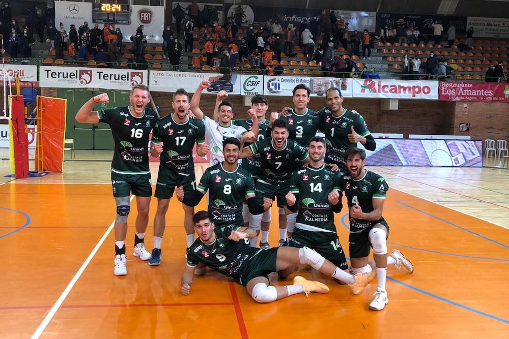 Celebración almeriense en la pista de Los Planos.