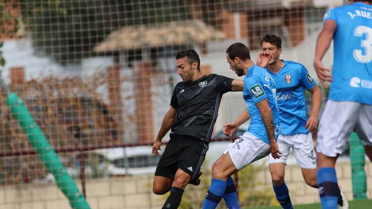 Castellano: "No me corresponde a mí decidir si jugamos dos o tres en el centro"