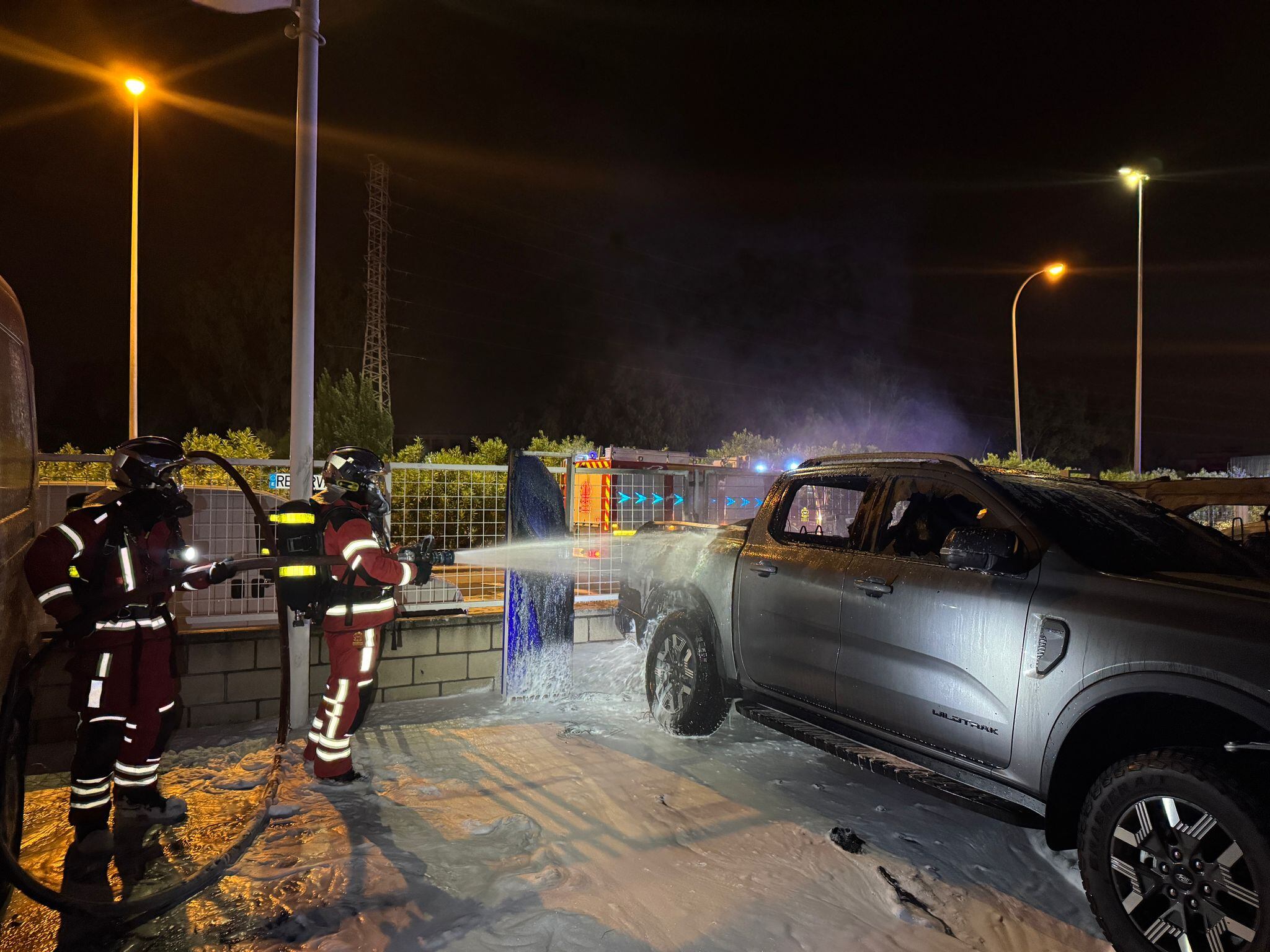 El primer aviso llegó sobre las 02:00 horas de la madrugada desde la calle Carlos Saínz en el Polígono Ciudad del Automóvil de Leganés.