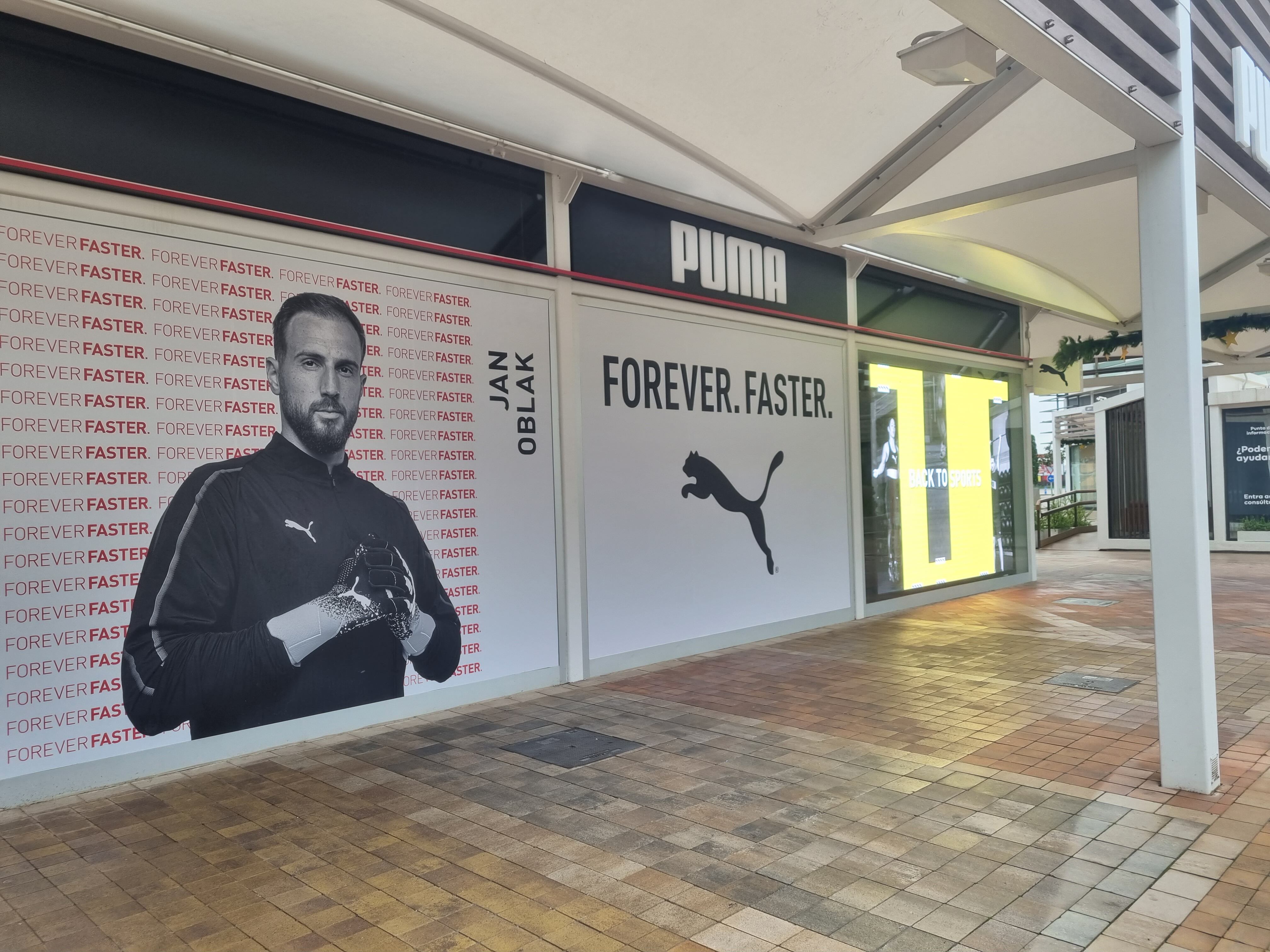 Fachada de la nueva tienda Puma en Luz Shopping