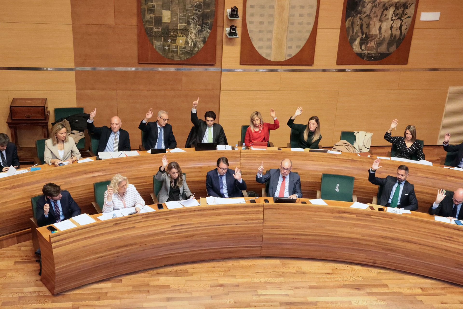 PP y Vox votan a favor en el pleno del Ayuntamiento de València