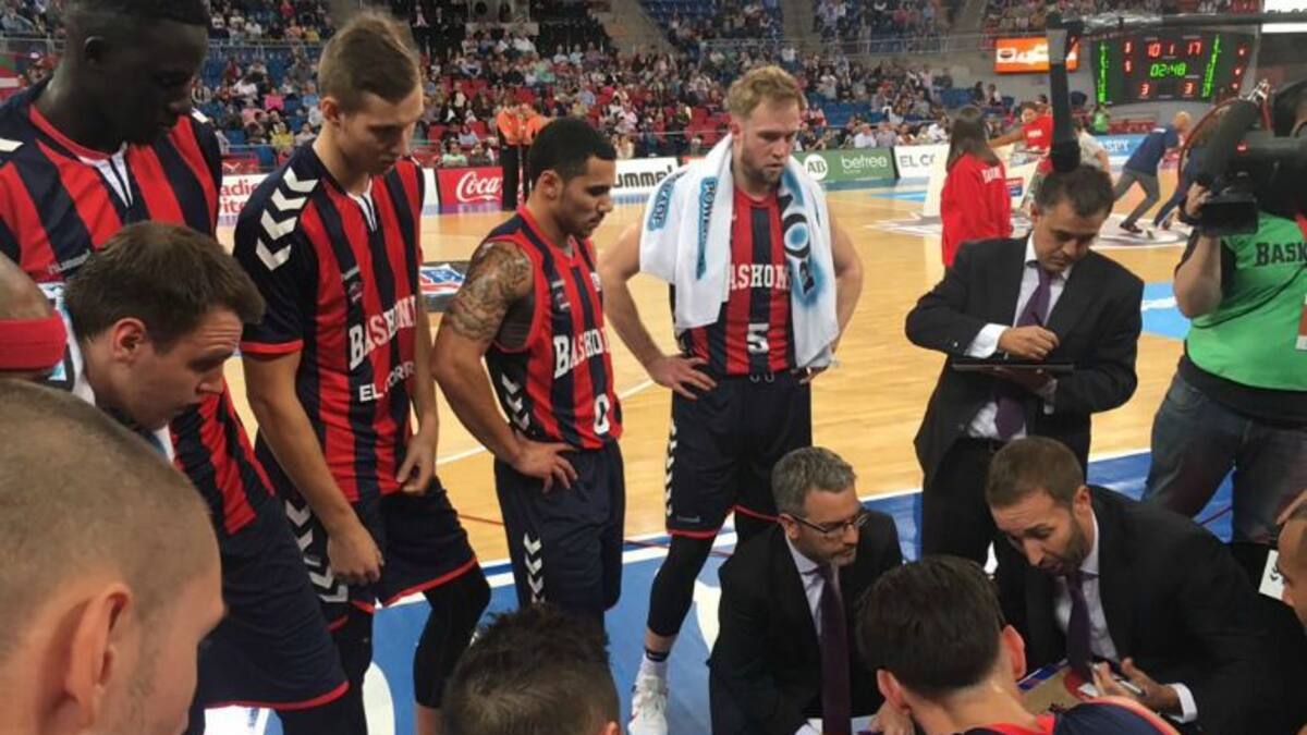 Baskonia remonta un partido imposible y acaba ganando al UCAM Murcia (87-75)