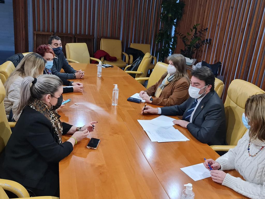 Reunión entre el equipo de gobierno de Alicante y la Asociación Amigos de Ucrania