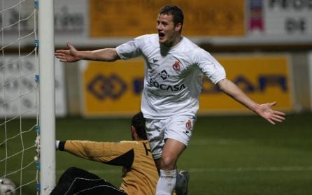 Riera celebra un gol con la Cultural