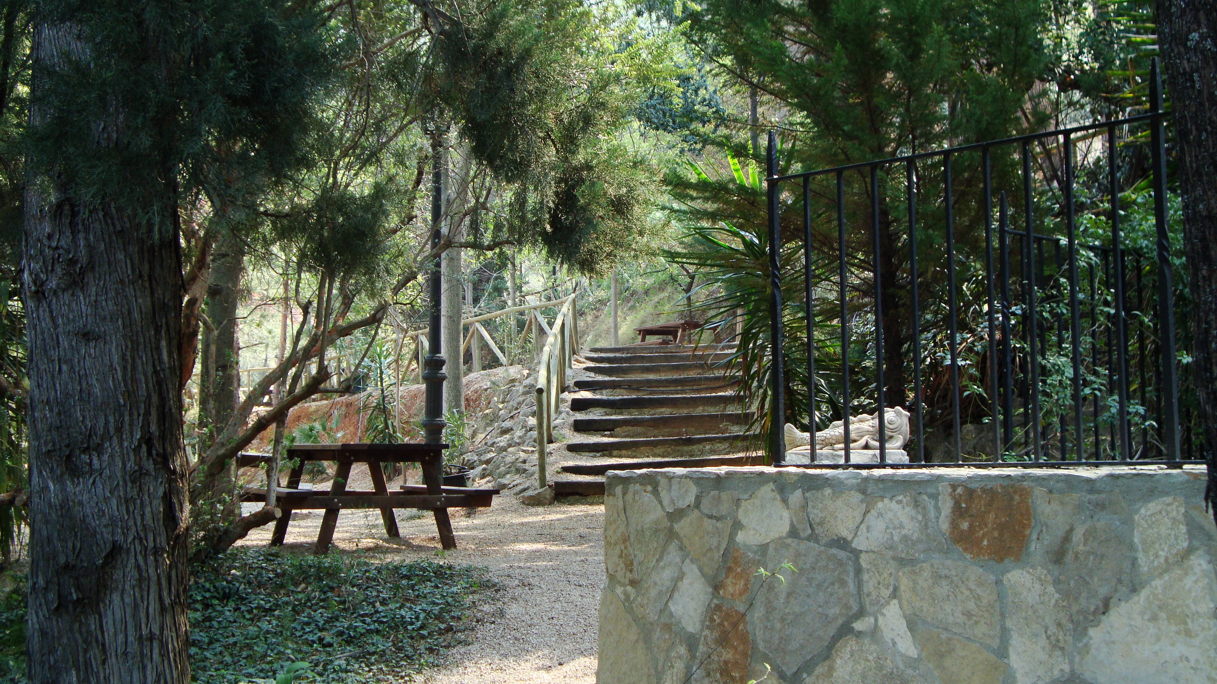 Área de descanso en el paraje de &quot;Les ermites&quot; de Vallada