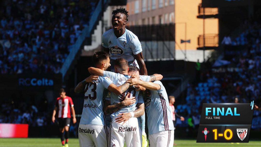 Los jugadores del Celta celebran el gol de Aspas