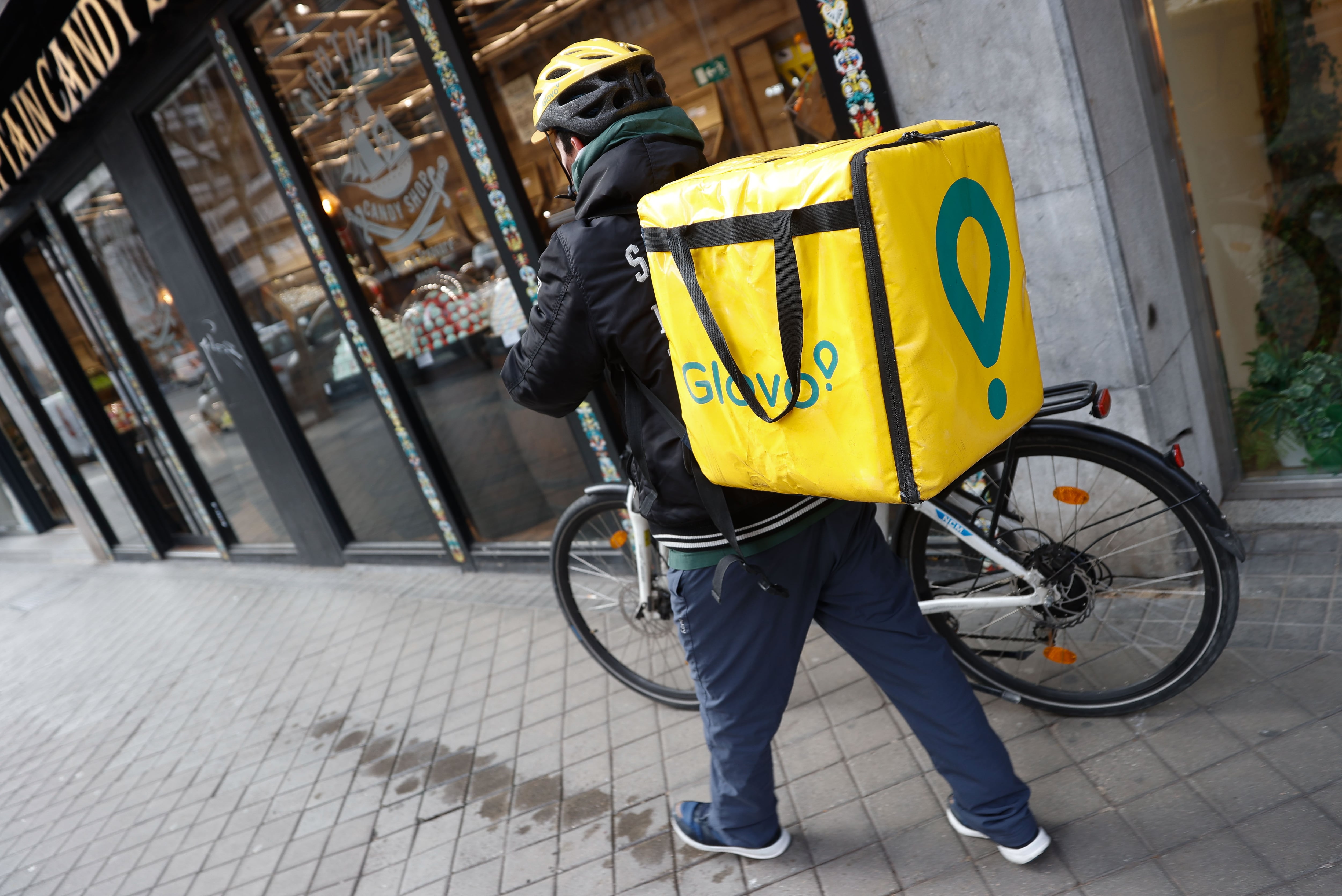 Un trabajador de Glovo