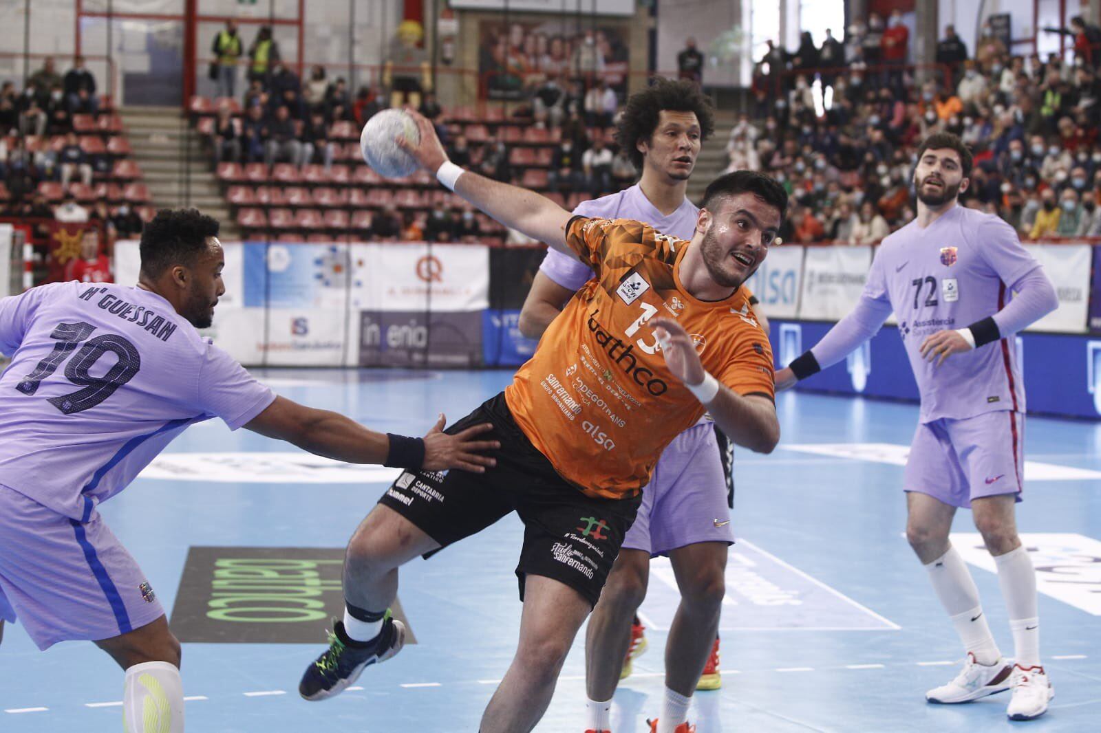 Jaime Gallego, jugando contra el Barça la temporada pasada