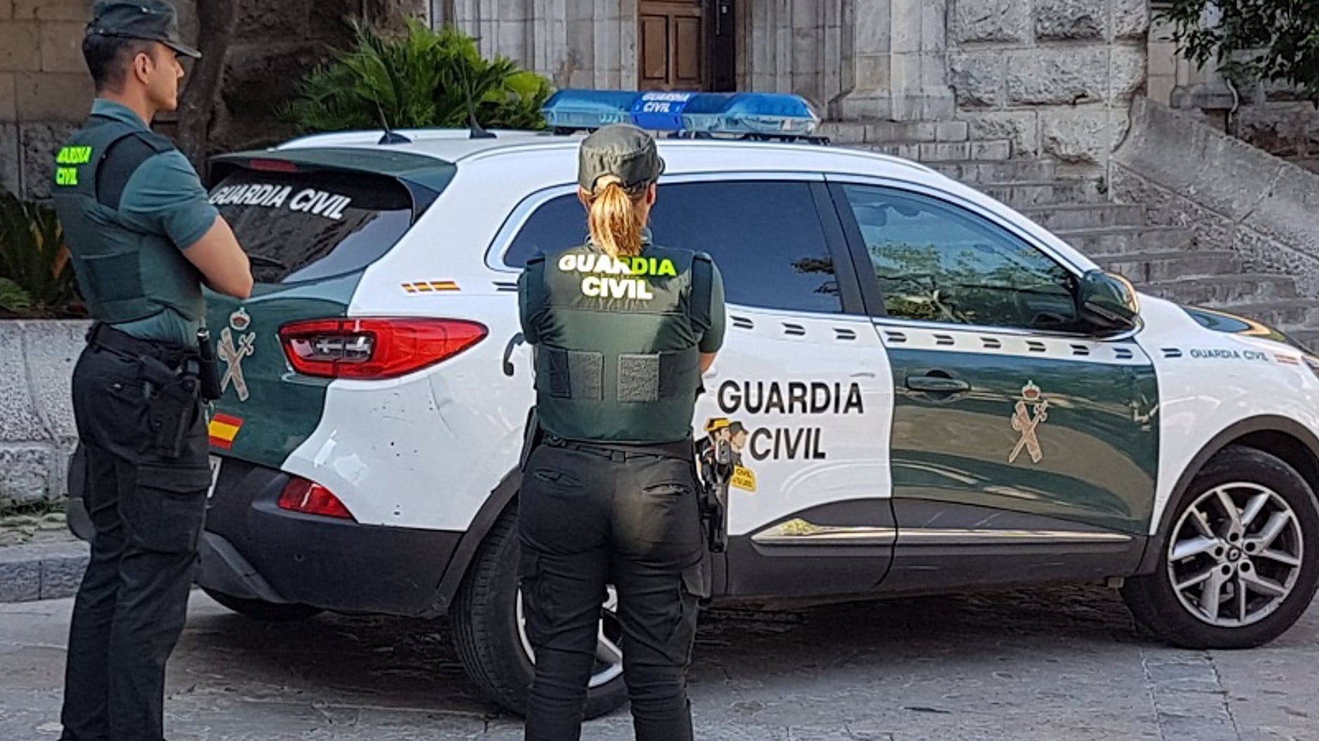 Imagen de archivo de dos agentes de la Guardia Civil