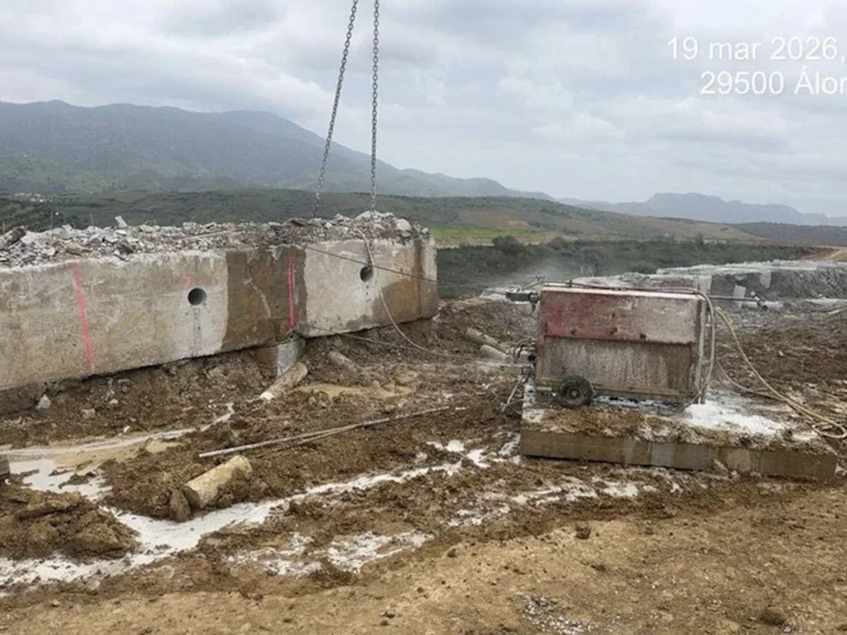 Óscar Puente invita al alcalde de Málaga “a que venga a la obra” de Álora y De la Torre le responde: "Será un placer volver"
