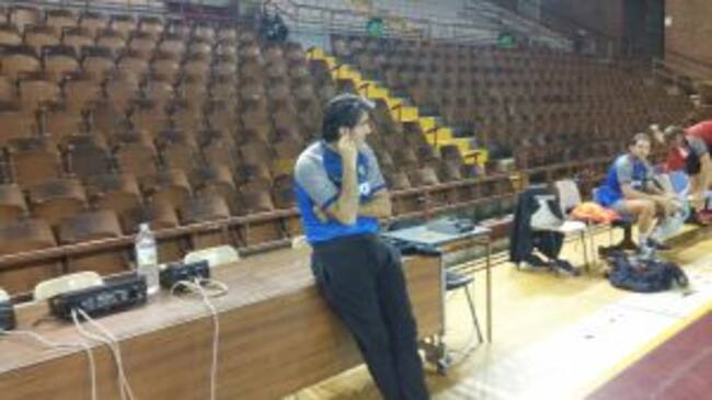 Antonio Carlos Ortega, antes del inicio del entrenamiento del Kolding en León