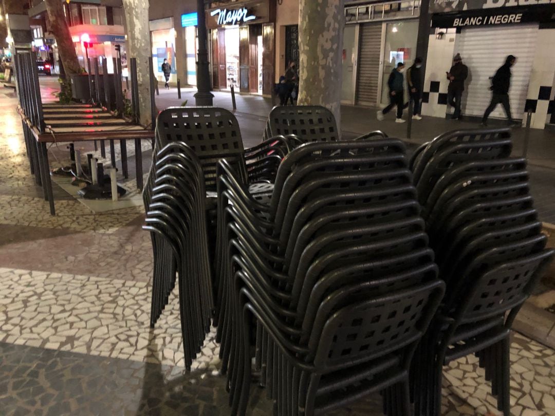 El sector servicios es el que más parados acumula. 