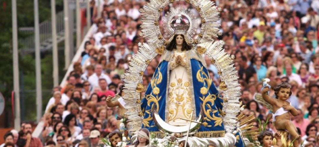 Bajada multitudinaria de la Virgen desde el Cerro de los Ángeles de Getafe, en años anteriores