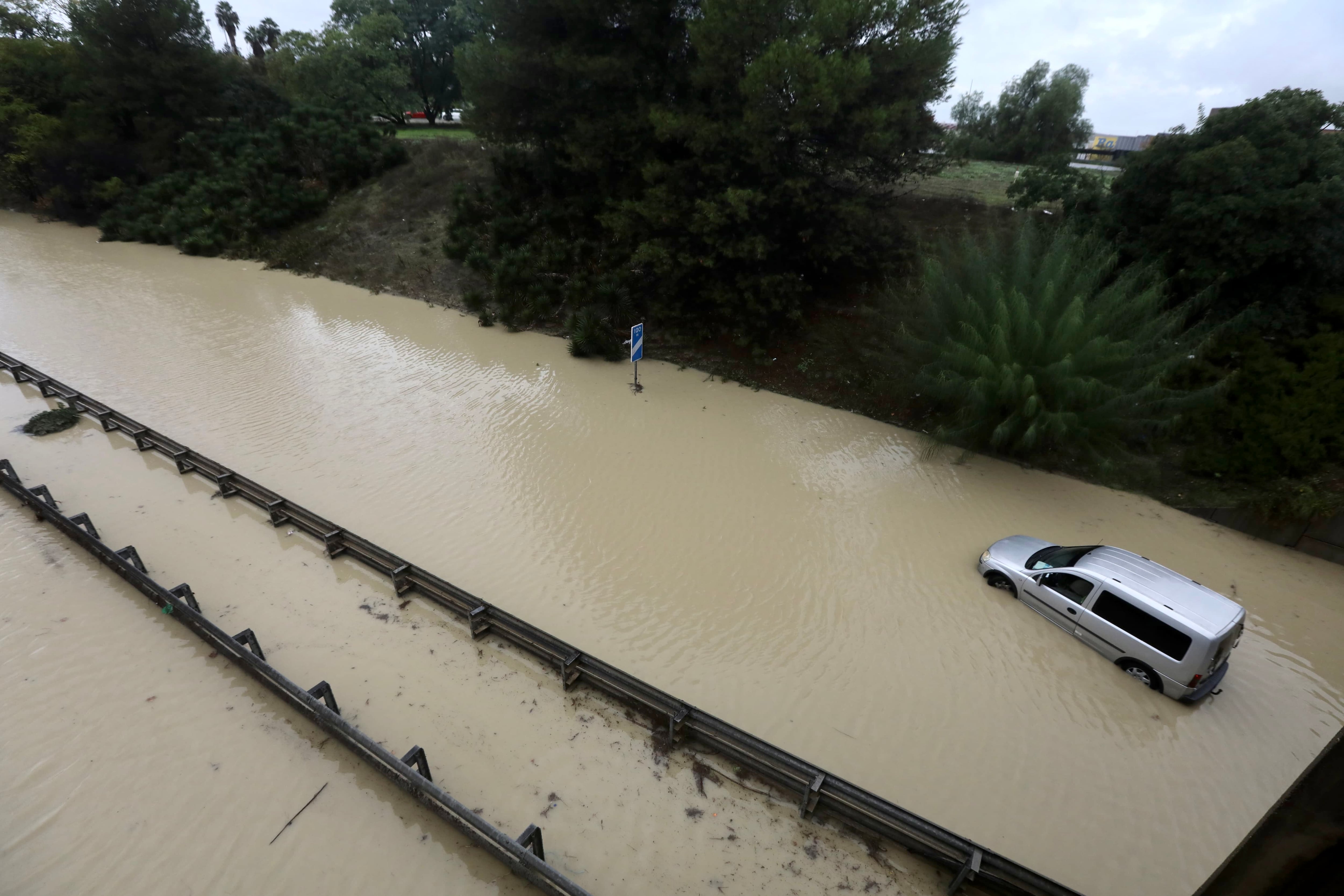 Alerta en Jerez ante un posible desbordamiento del río Guadalete 