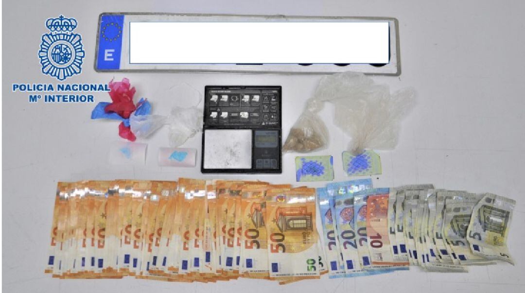 Material intervenido durante la operación policial