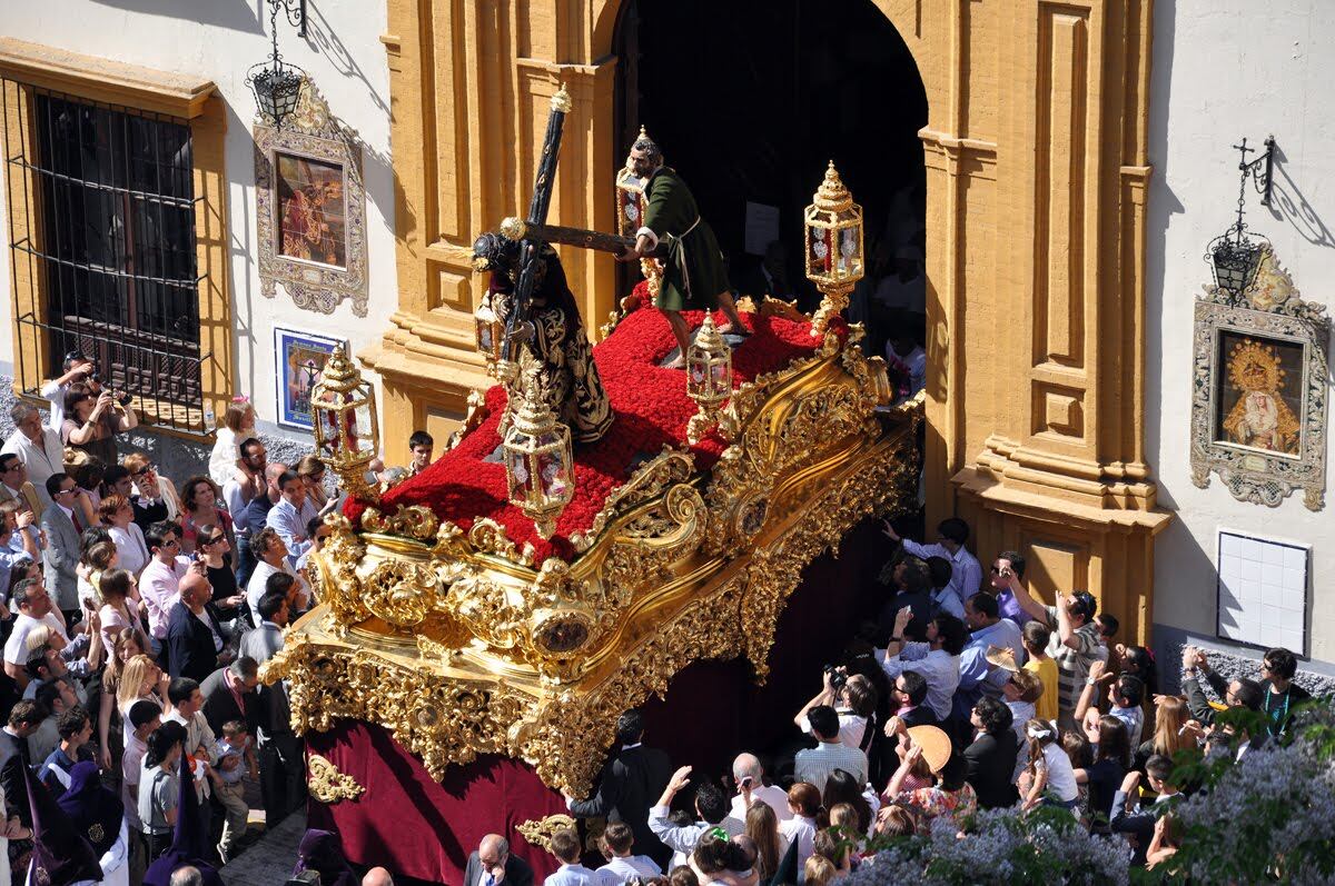 En 1997, el primer paso de San Roque llevaba como capataz titular a Juan Manuel Martín Jiménez y los sones de la Centuria Macarena