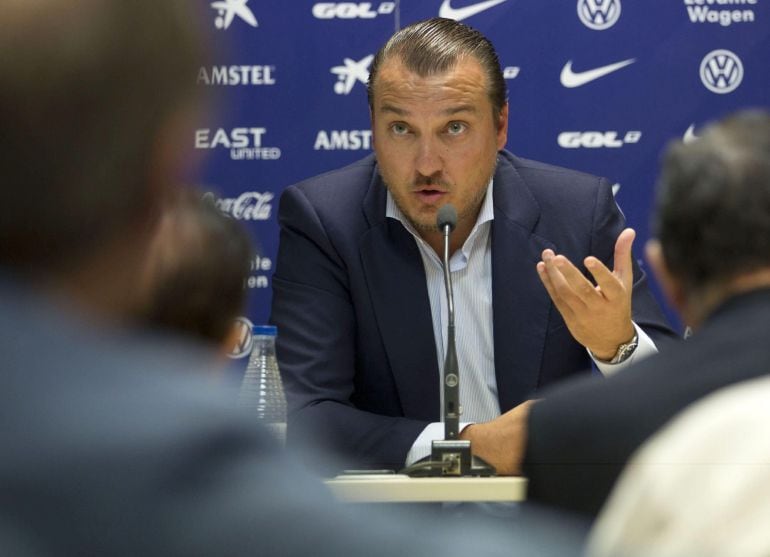 GRA424. VALENCIA 28/07/2015.- El presidente del Levante UD, Quico Catalán, durante la rueda de prensa en la que ha anunciado el rechazo a la oferta de compra del club realizada por el magnate estadounidense Robert Sarver. EFE/Miguel Angel Polo