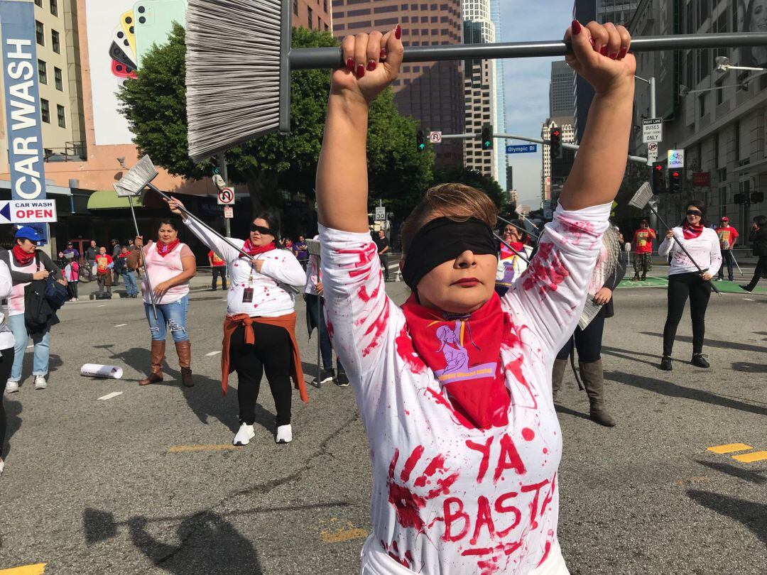 Coreografía en EEUU contra la violencia machista "Un violador en tu camino", creada por el colectivo feminista chileno Las Tesis.