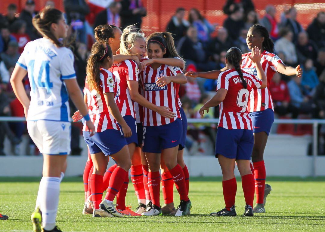 Las jugadoras del Atlético en el partido de Liga Iberdrola frente al Deportivo