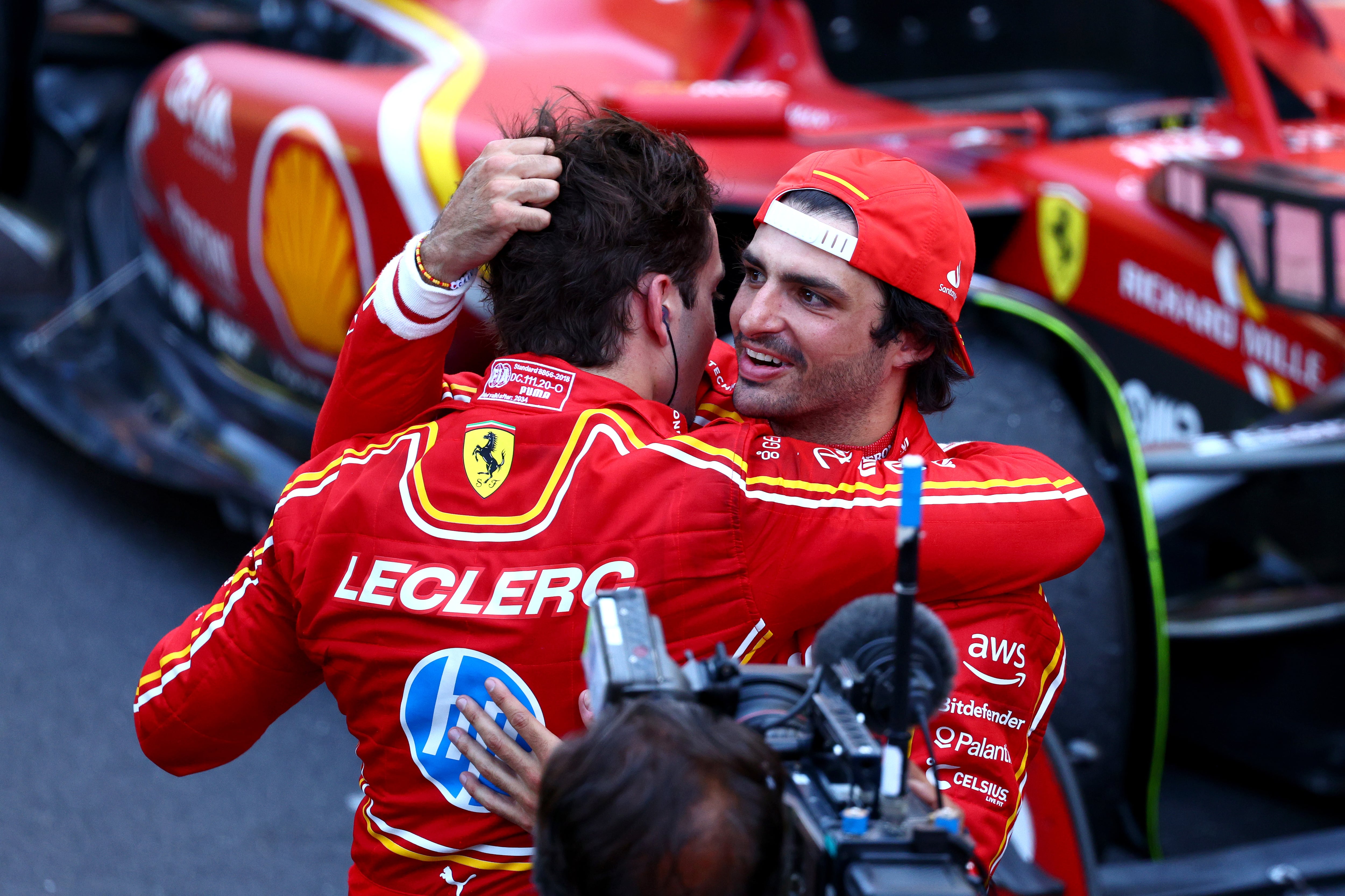 Carlos Sainz y Charles Leclerc celebran el doble podio de Ferrari en Mónaco