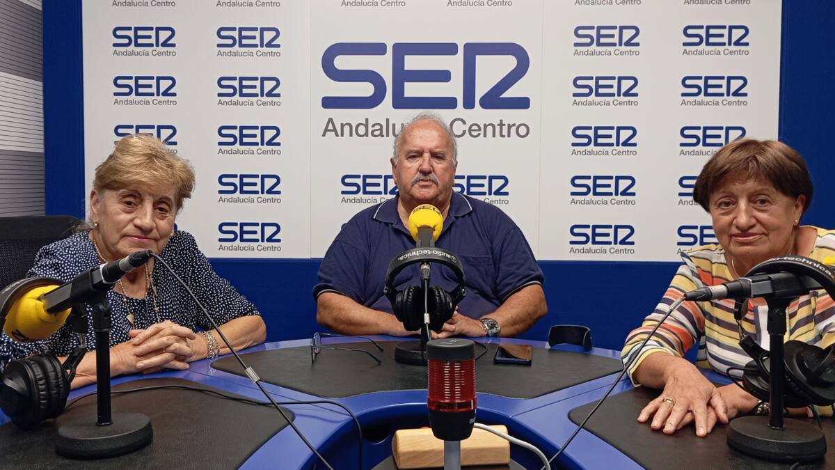 Entrevista asociación de vecinos de San Miguel de Antequera con motivo de la festividad de su patrón