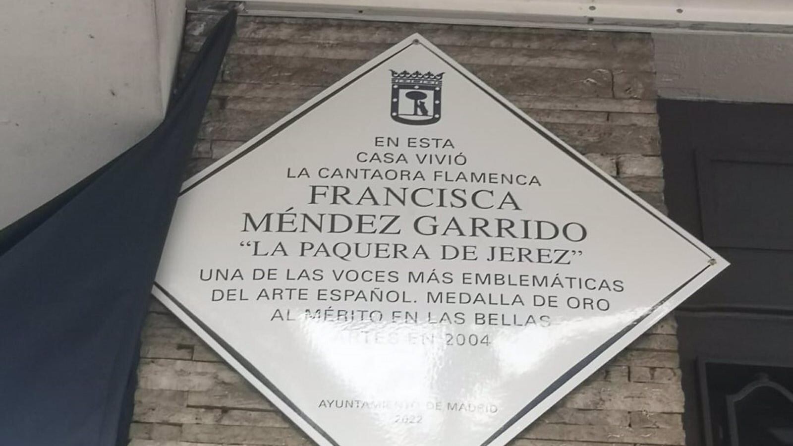 Placa en homenaje a La Paquera de Jerez