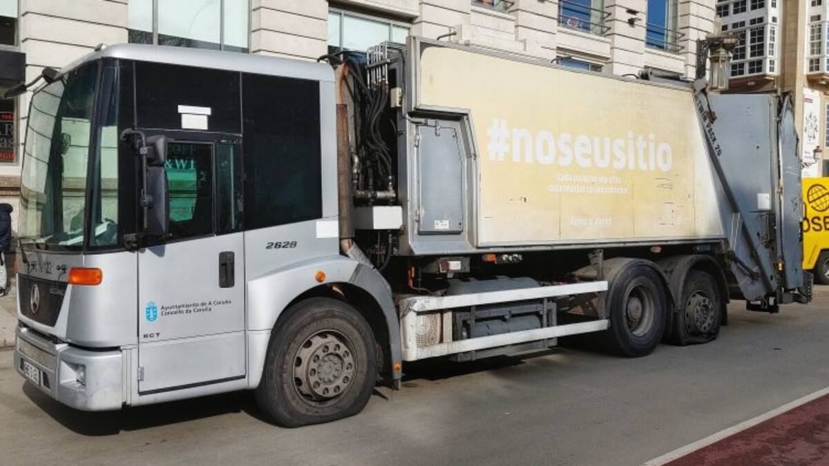Inés Rey condena los "actos de sabotaje" del fin de semana en camiones de la recogida de basura