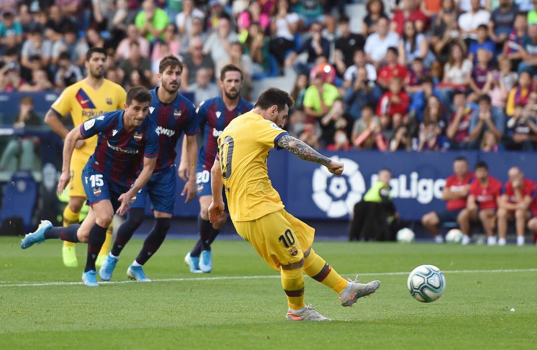 Momento en que Messi lanza el penalti que se convertiría en el único gol blaugrana