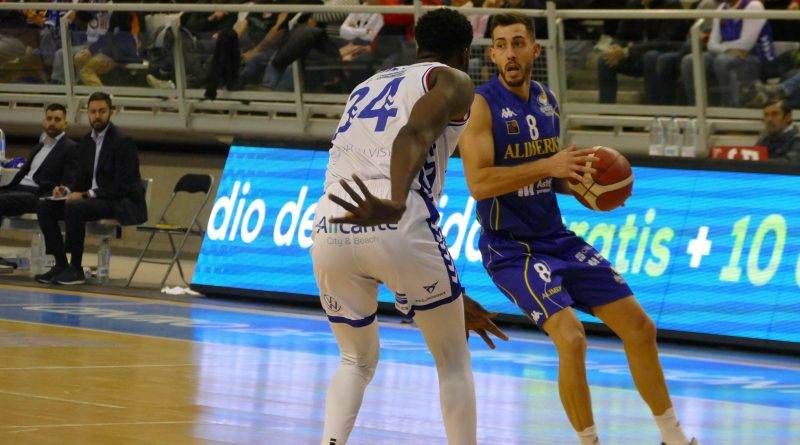 Mus Barro, jugador HLA Alicante, en el partido disputado frente Alimerka Oviedo en el CT