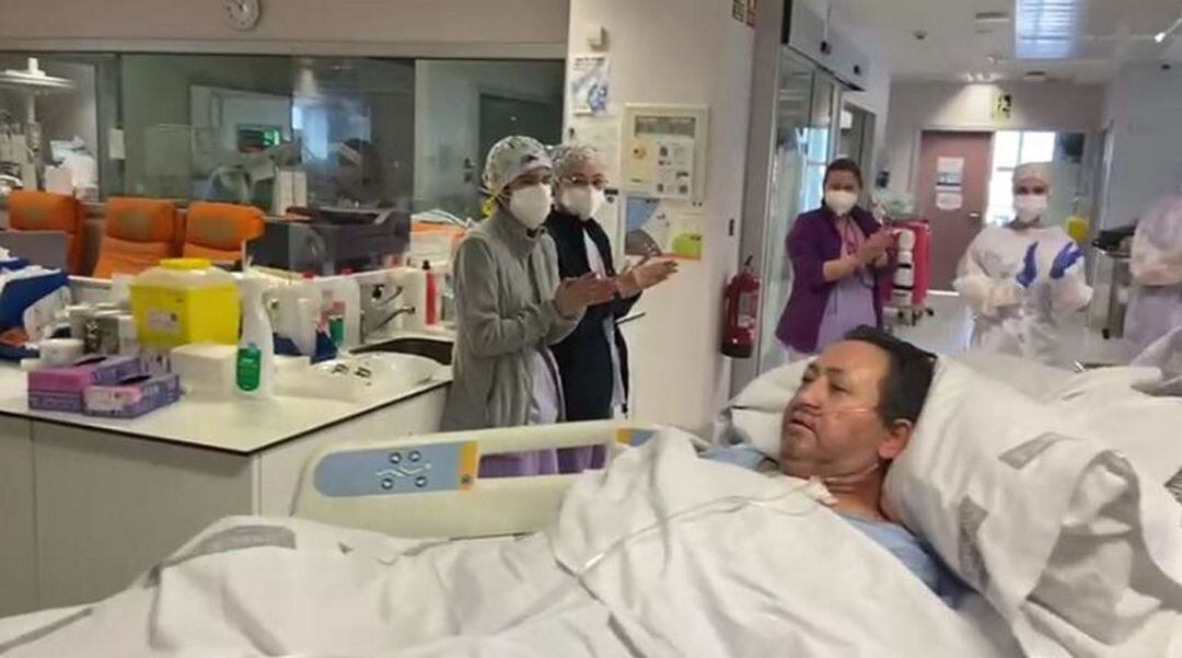 Un paciente sale de la UCI en Gandia tras 47 días