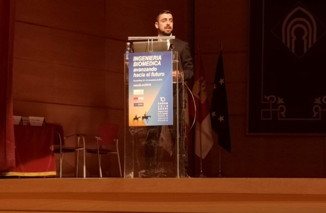 Adrián Martín Montero en la recogida del premio, dotado con 600 euros