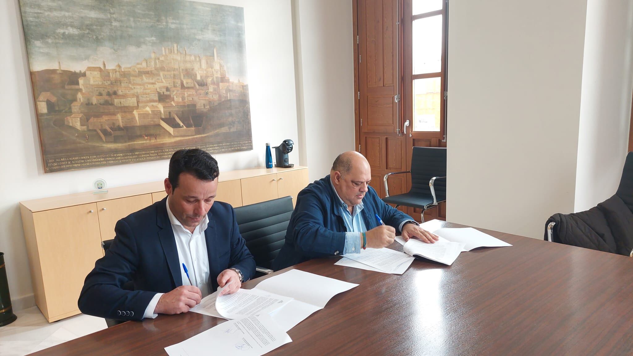 Firma de convenio entre Ayuntamiento de Linares y FSG.