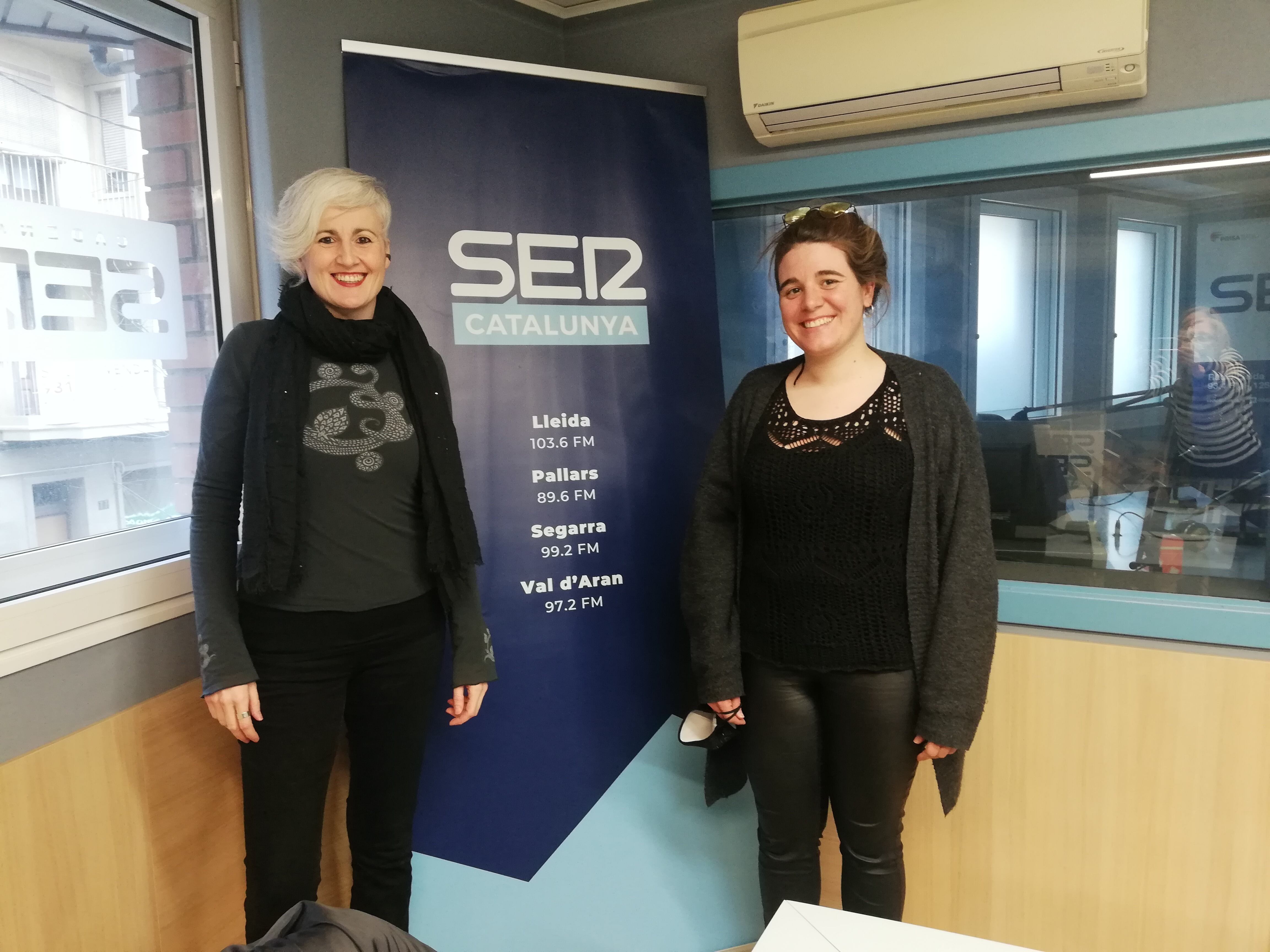 Ester Gasol Dea i Aina Sellart Guàrdia, membres de l'associació d'artistes d'art visual del Pla d'Urgell, ArtPla.