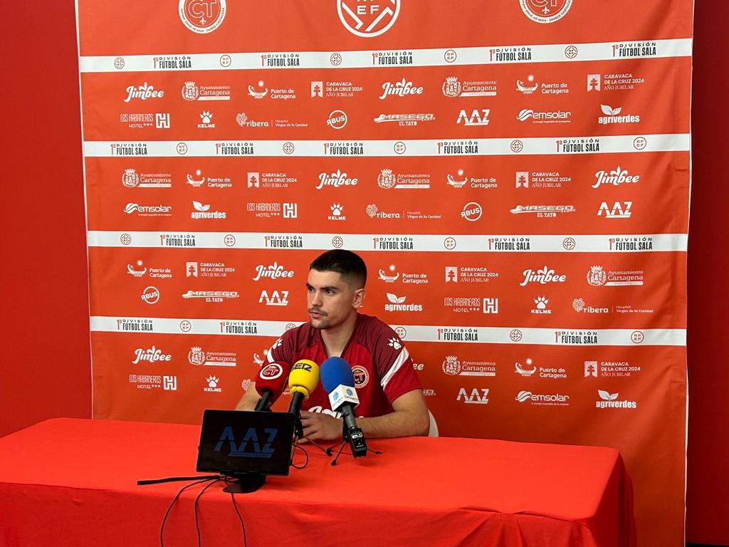 Mellado en la sala de prensa del Jimbee Cartagena