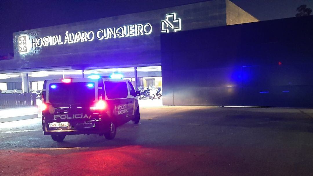 Las primeras dosis llegaba a primera hora de esta mañana al hospital Álvaro Cunqueiro y a diferentes centros de atención sanitaria escoltadas por la Policía Nacional.