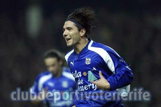 06/01/2002
BILBAO
ESTADIO: SAN MAMES
1ª DIVISION
JORNADA 19ª
ATHLETIC CLUB BILBAO - CD TENERIFE
EL BICHI FUERTES CELEBRA SU GOL
FOTO: JUAN GARCIA CRUZ/ACAN