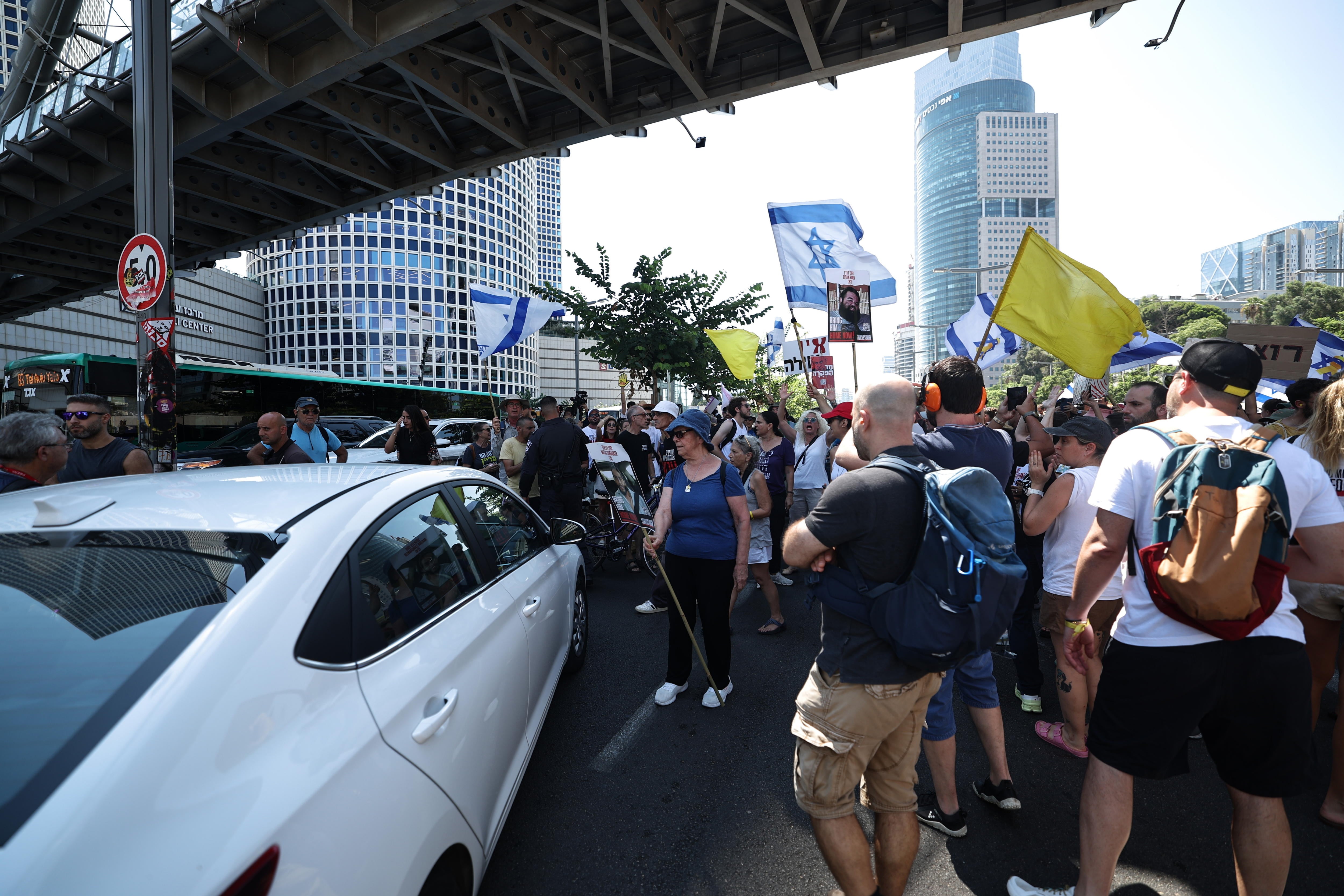 Protestas en las calles de Tel Aviv para pedir un alto el fuego en Gaza que permita la liberación de los rehenes que aún sigan vivos.