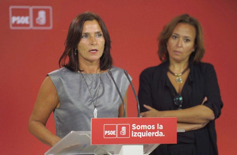 La secretaria de Educación del PSOE, Luz Martínez Seijo, junto a la consejera de Educación de Aragón, Mayte Sánchez, en rueda de prensa. 