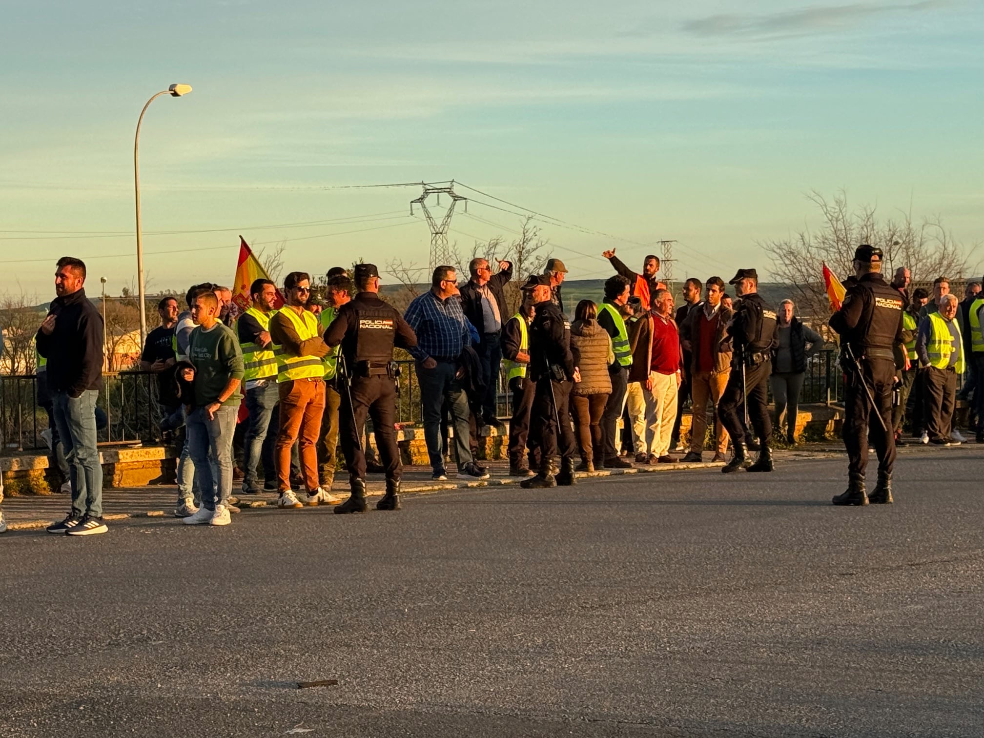 Protestas en las puertas de Rabanales