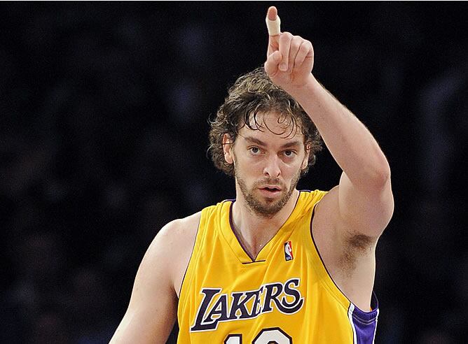 Pau Gasol celebra una canasta