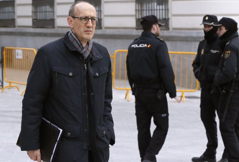 El inspector del Banco de España Pedro González a su llegada a la sede de la Audiencia Nacional.