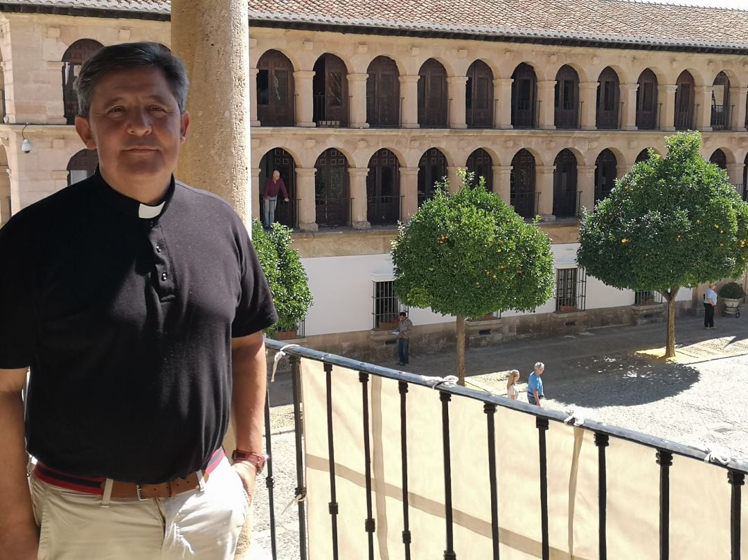 Francisco Cardaldas durante su presentación como pregonero de la Semana Santa de Ronda 2020