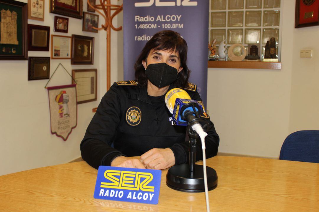 Merche Ponsoda, en los estudios de Radio Alcoy