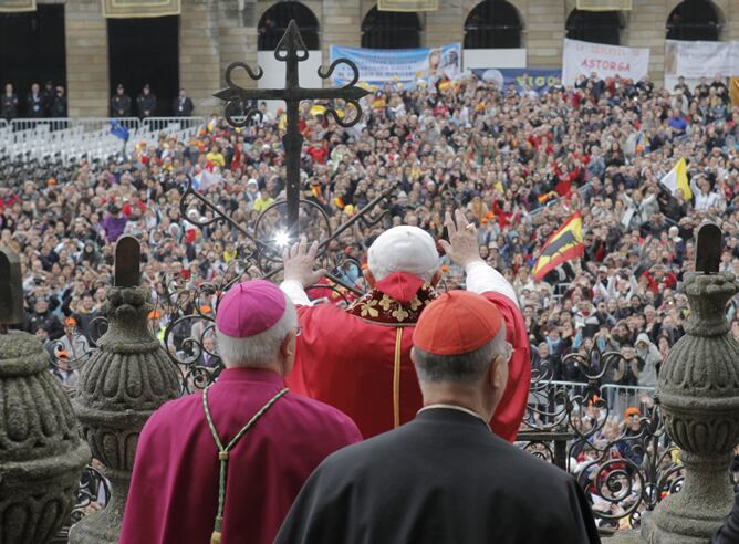 El papa Benedicto XVI en el pórtico de la Gloria de la Catedral de Santiago de Compostela