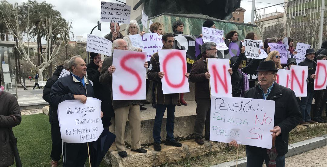 Varios manifestantes durante una protesta la pasada primavera en Jaén.