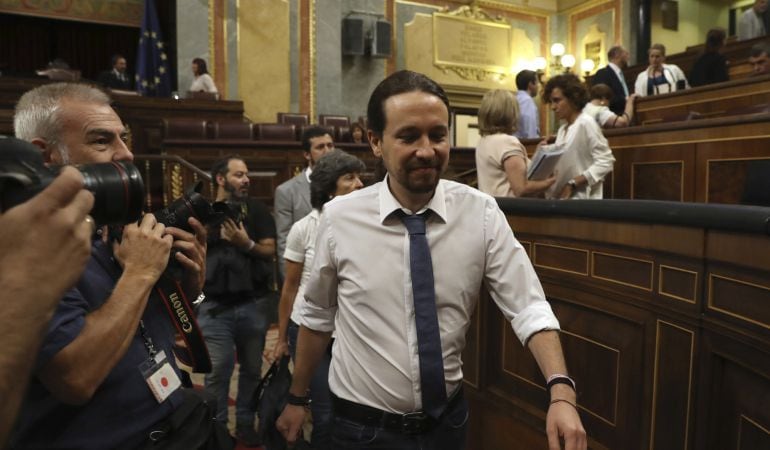 El líder de Podemos, Pablo Iglesias, a su llegada al Congreso de los Ditpuados