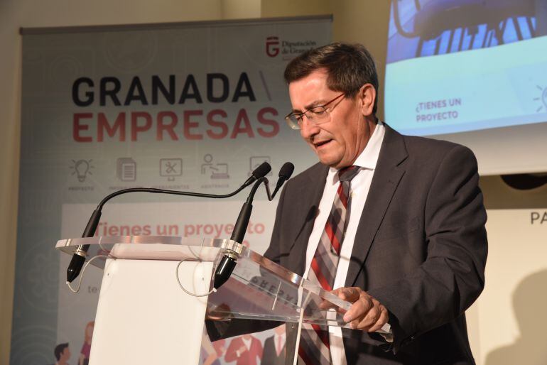 El presidente de la Diputación de Granada, José entrena, presenta el catálogo del suelo industrial disponible en la provincia