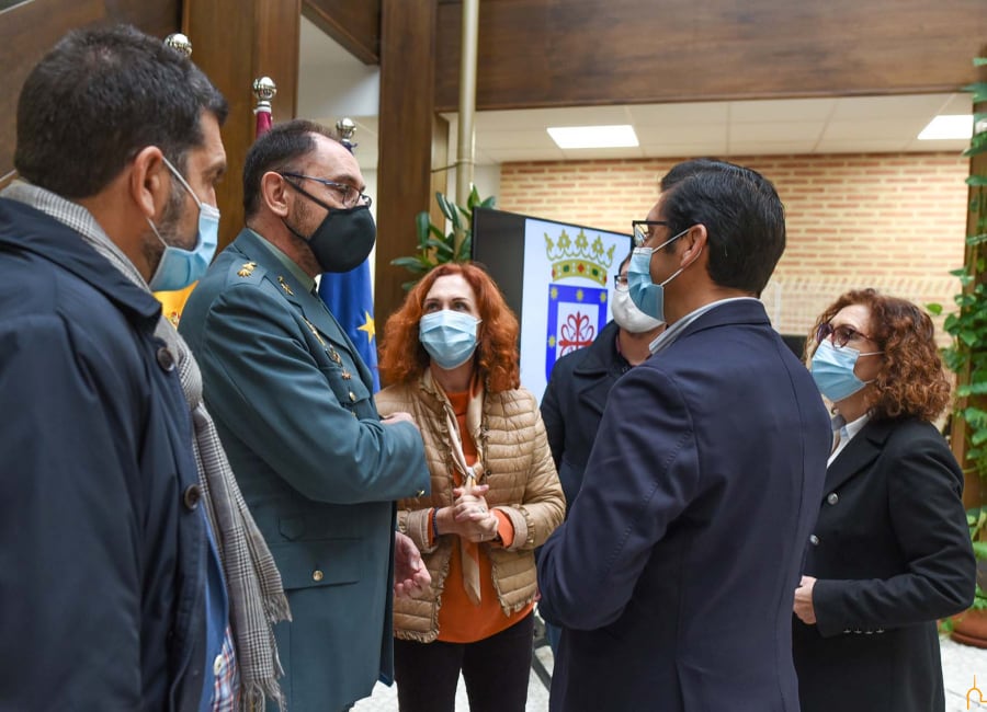 Autoridades de la provincia durante la presentación de la reforma del cuartel de Miguelturra