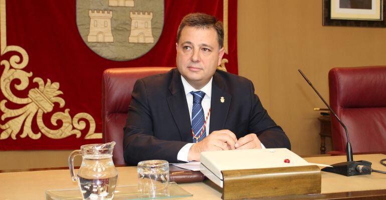 Manuel Serrano, alcalde de la ciudad